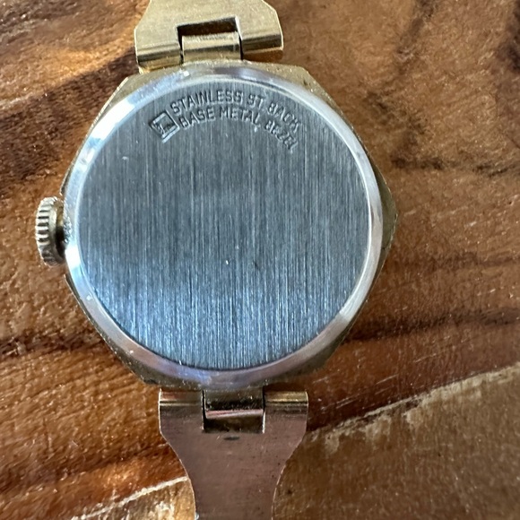 Vintage Woman’s Wittnauer Geneva Gold and Black Watch - Picture 5 of 5